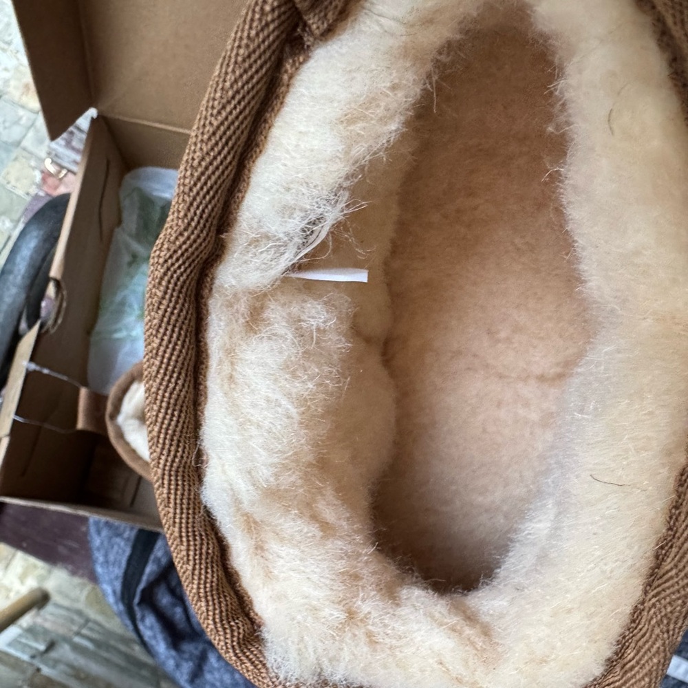 New in box Bearpaw Tan Suede Boots - Picture 8 of 8